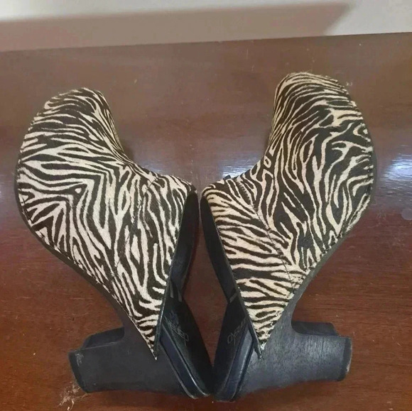 Dansko Clogs Zebra print Size 37 EUC - Picture 8 of 10